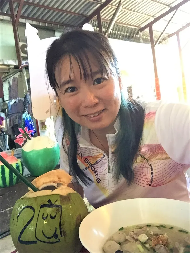 在美功車站解決午餐