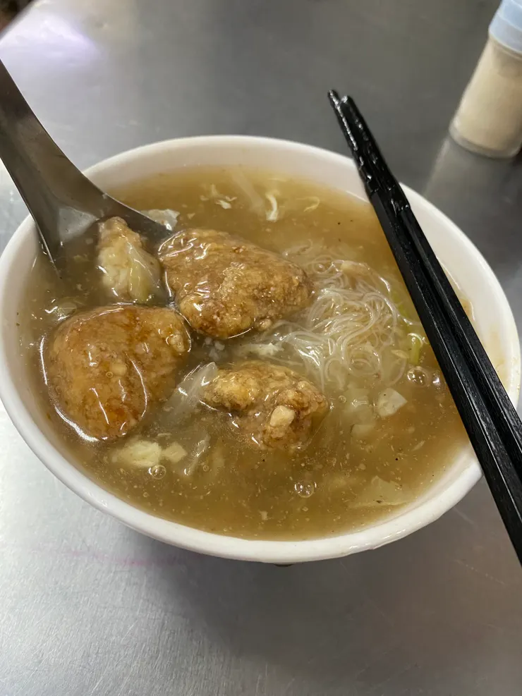 一碗裡面有至少三大塊