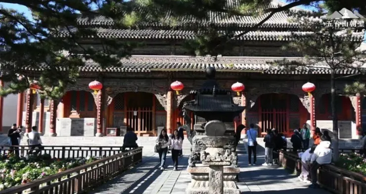 五台山古剎前的寧靜氛圍。