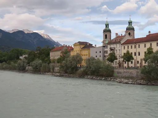 因河河畔的老建築