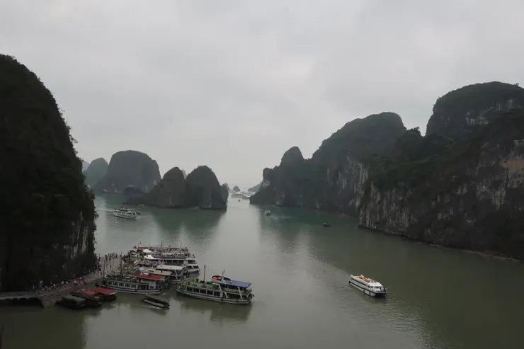 接駁船在下方等我們~