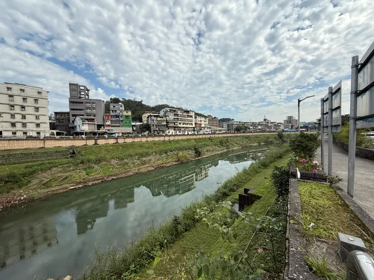 七堵基隆河畔
