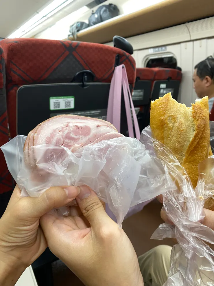 吃到一半才想起來要拍 照片有點醜 但是真的美味！