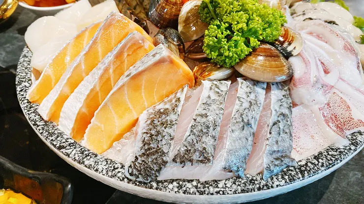 【武鶴和牛火鍋-吉林總店】A5和牛吃到飽、鱈場蟹腳吃到飽,送波士頓龍蝦│台北火鍋吃到飽推薦