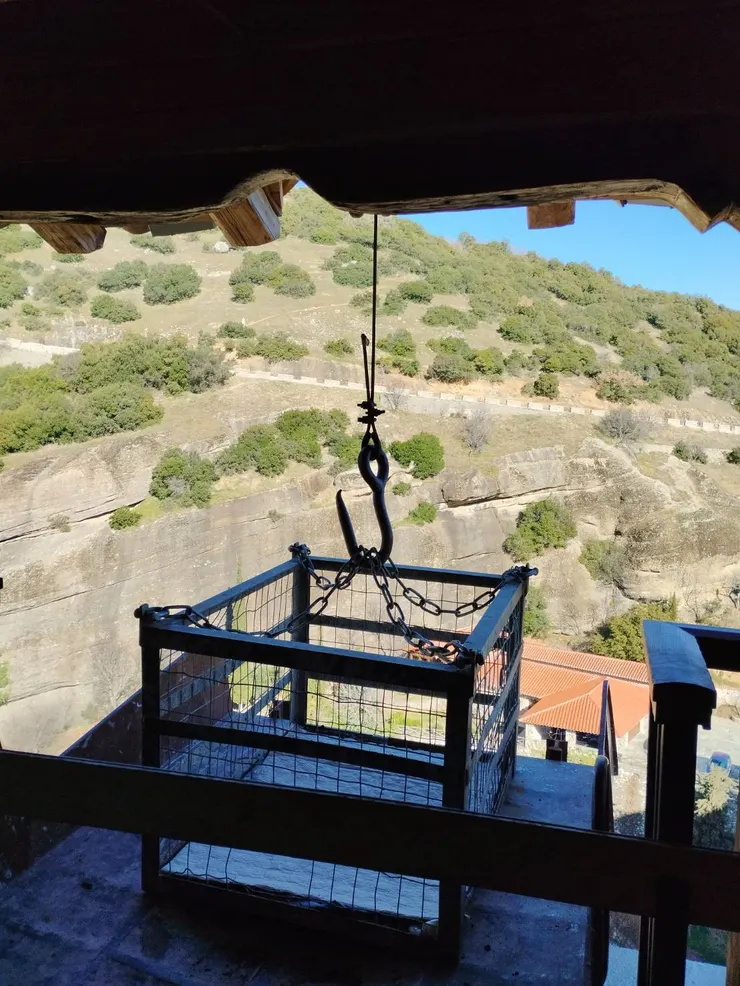 僧侶上下山使用的吊籃...