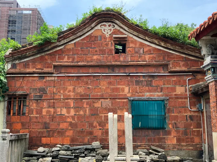 吉利號右側牆面 - 金行山牆、馬背（脊）、鳥踏