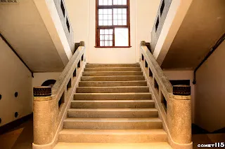氣派的中央樓梯