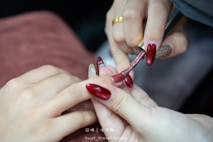 [板橋新中式美睫設計]AN藝術工坊，忙碌女生的救星！2.5小時同步完成美睫手足美甲保養，躺著睡一覺就變美，板橋美甲推薦，附最新美睫美甲價格表