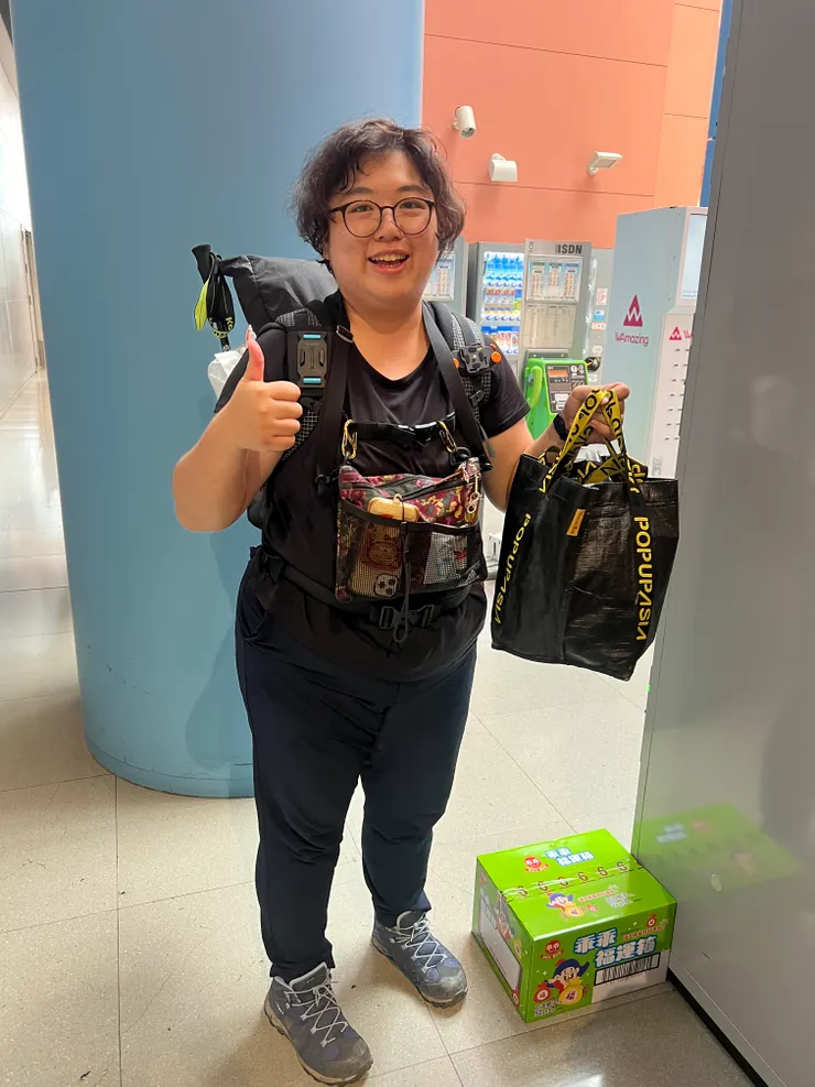 行李只有這樣啦，很輕便吧（才怪）