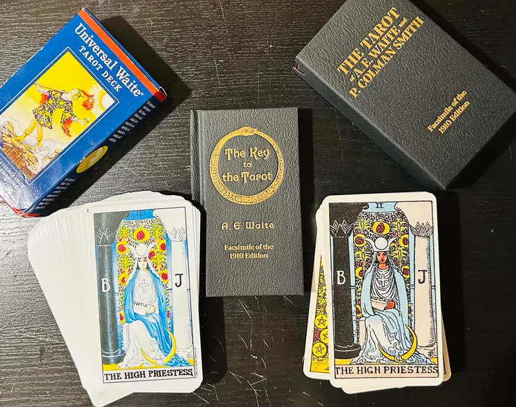 圖：偉特塔羅牌/左：1990出版、右：1910出版