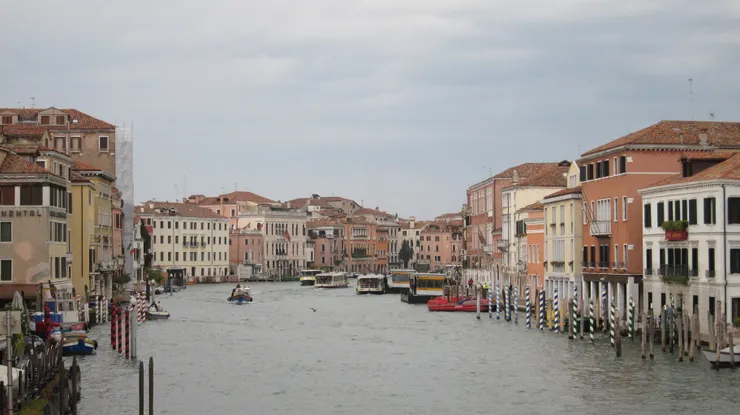 運河兩旁的歷史建物