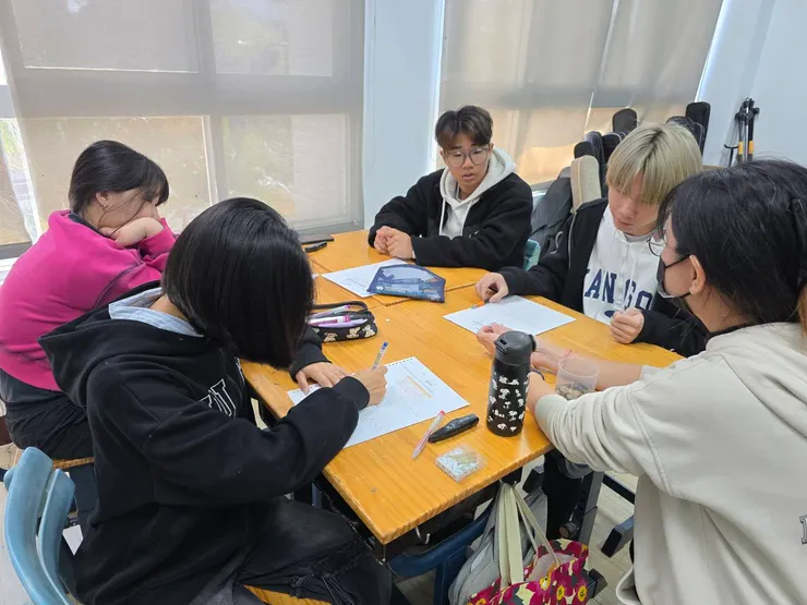 上華蒙特梭利國高中部｜台南安南區自學團體，結合每日英文外師 & 數學專業教學，助孩子穩健迎戰未來