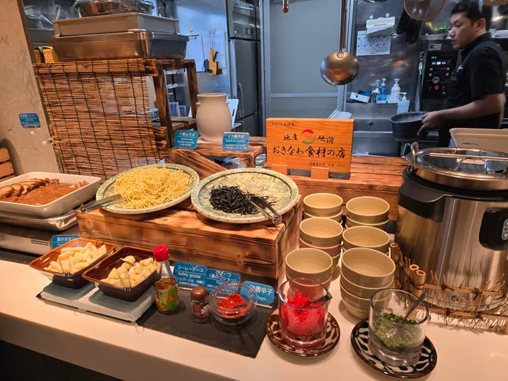 八重山蕎麥麵，個人不太喜歡麵的口感，但湯底跟魚板都太好吃了～