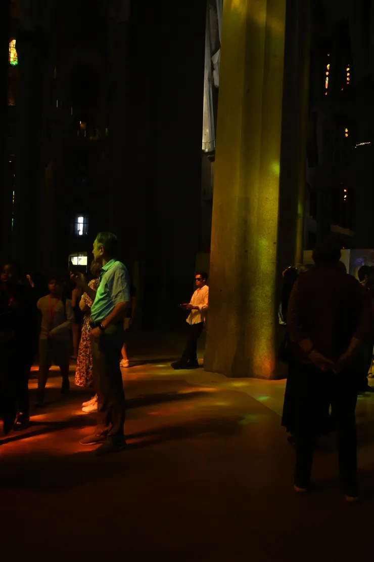 來聖家堂建議穿白色才好看，倪拍到的帥氣小哥 | photographer：x_oniii