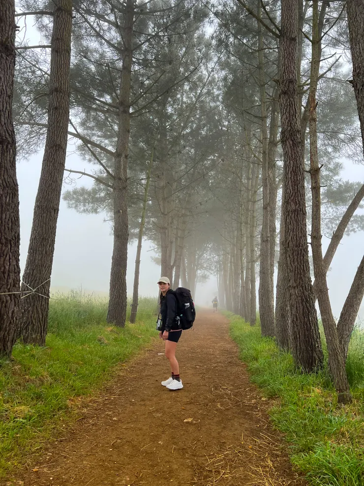 背包太重～～溫ㄤ說不想揹著走，建議花4歐（一個背包4歐）把背包寄送到隔天的旅館！是明智的決定！！