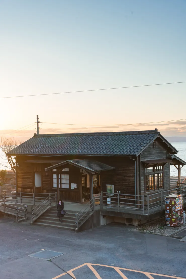 使用車站的旅客不多，多半是附近的學生