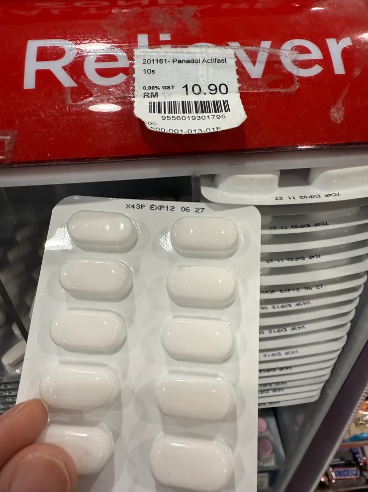 馬來西亞的止痛藥頗便宜，而且就這樣散裝著賣，一顆7元很便宜，馬幣和台幣的換算大概是*7