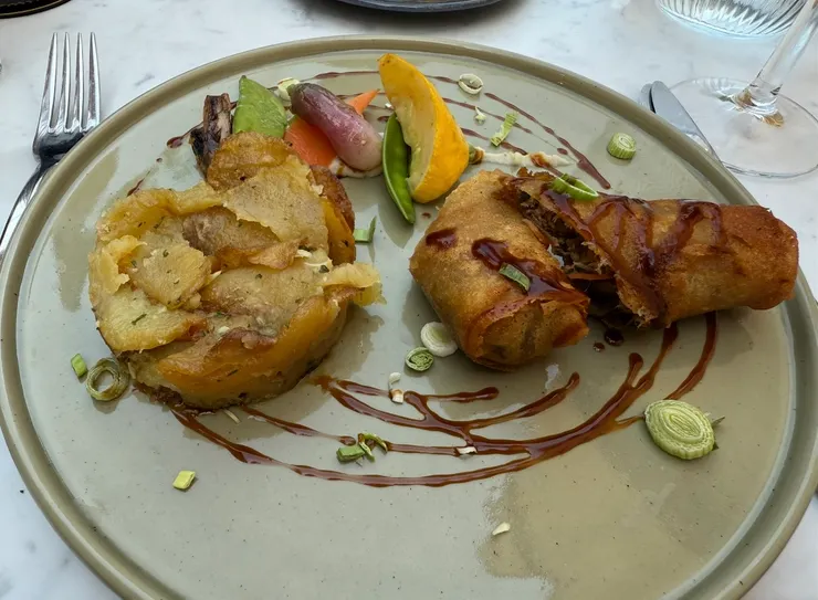 油封鴨腿，我本來以為點錯了，還是翻譯軟體錯了，因為沒看到鴨腿