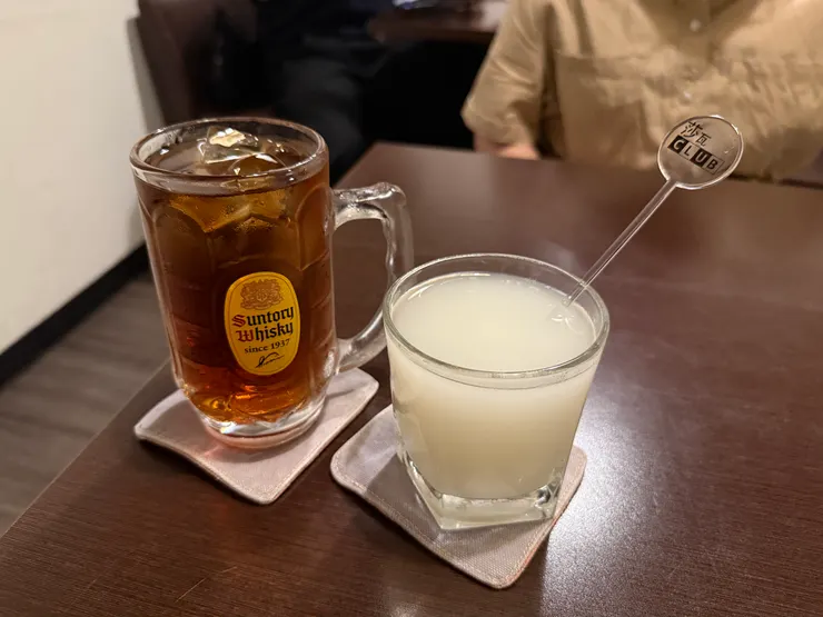 烏龍茶(無糖) 50元 & 可爾必斯 100元