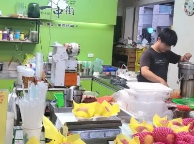﹝一中街鮮榨果汁店﹞李建崑攝影