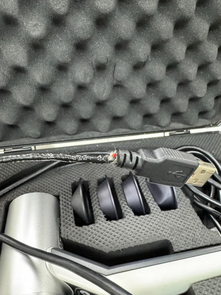 通上看到這樣的斷法，一般來說大多是在拔的時候力道太猛！