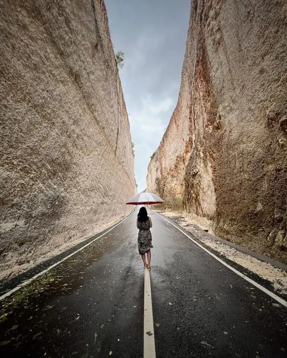 「Tanah Barak Cliff」藍色公路