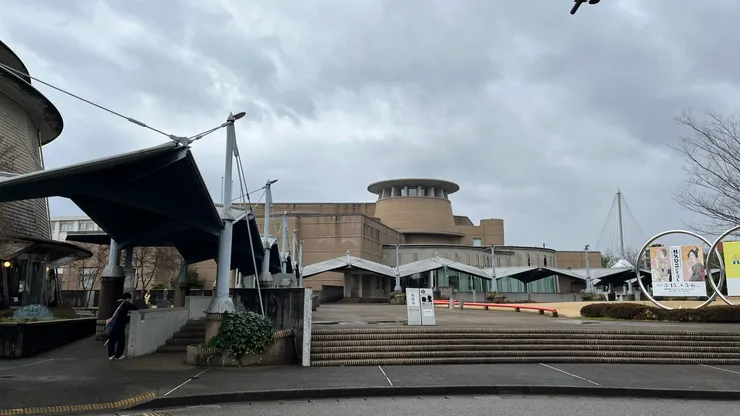 果然是高岡名人，可以在美術館裡開一區。