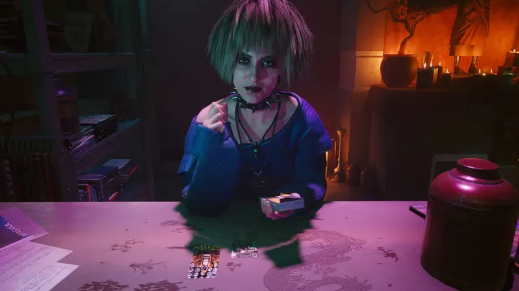 造型致敬《銀翼殺手》中那位女性異常仿生人的迷霧，序章後，能透過塔羅派向玩家預示未來的故事走向