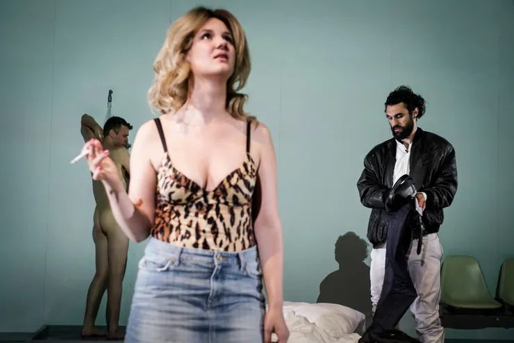 妹妹檢討身為受害者的Édouard，顯然內化了社會對女子的善意歧視。（圖片來源：https://www.facebook.com/weiwuyingcenterforthearts）