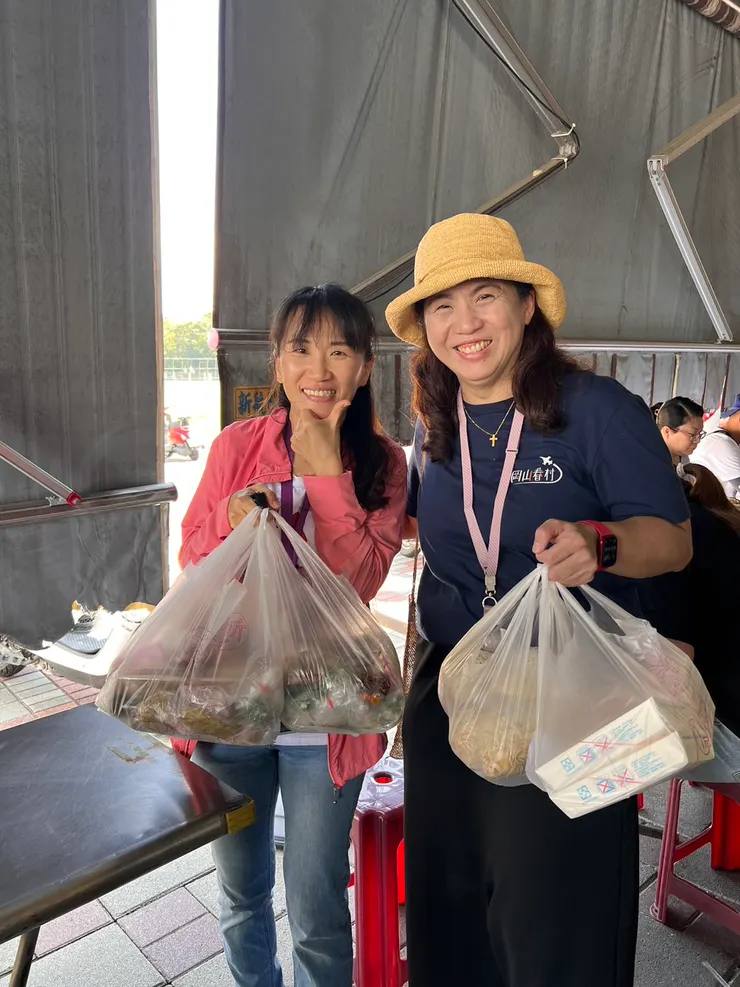 是我的滿載而歸，是允慧老師在欣欣市場的導覽『業績』😂😂😂