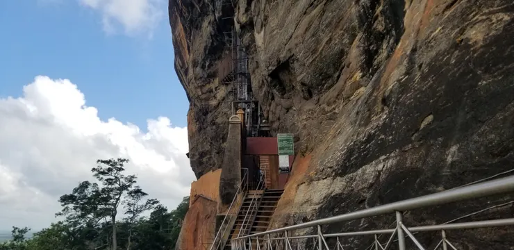 前往看壁畫的道路