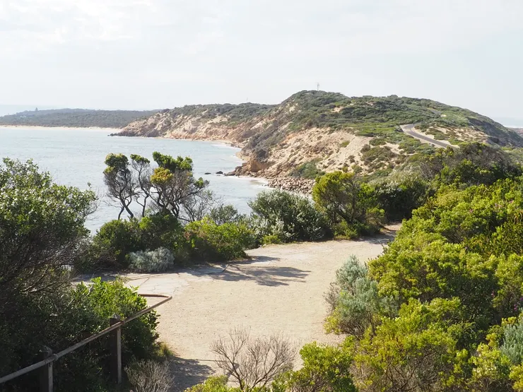 在海岬頂端可以往回看到自己來時之路,準備返程