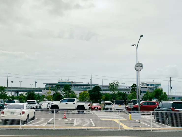 神戶候船大廳門口看到單軌車站