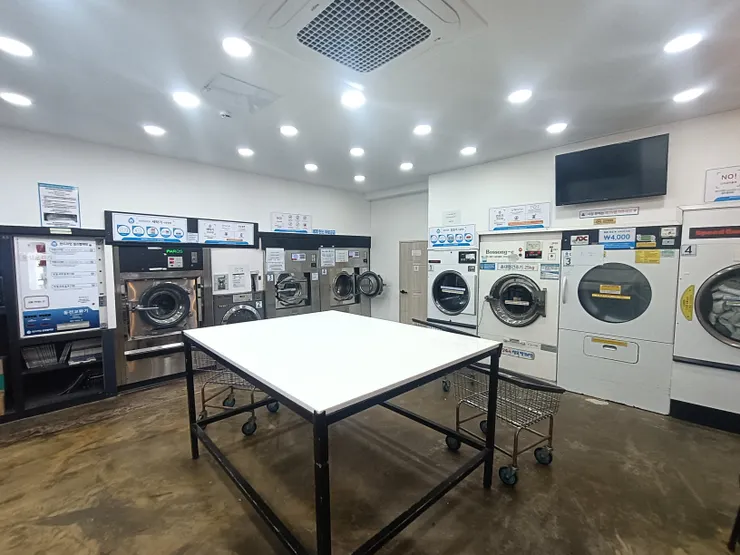 洗衣（5000韓元）+烘衣（4000韓元），這次的烘衣非常快，不到10分鐘就完成。