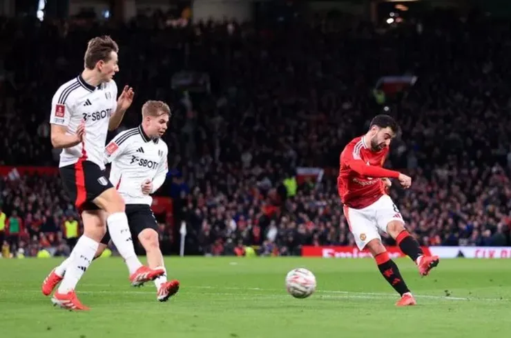 般奴費南迪斯撞射破網助曼聯追和1:1