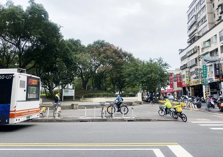 新莊孫東寶(新莊復興店)│新口味麻辣牛排-內用享用無限自助吧