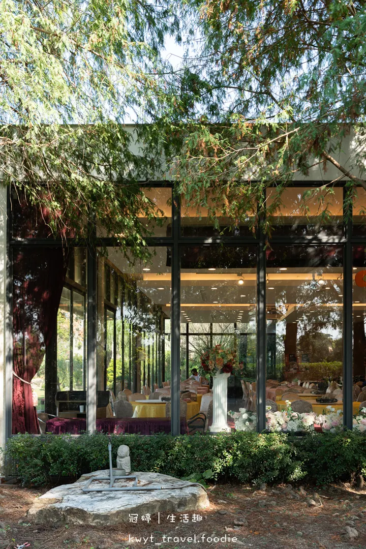 [台南新營聚餐好停車]華味香景觀宴會餐廳，熟客推薦菜單全攻略！必點350元大份量芋頭小卷米粉、功夫菜芋泥貢鴨，新營美食餐廳推薦，附最新菜單