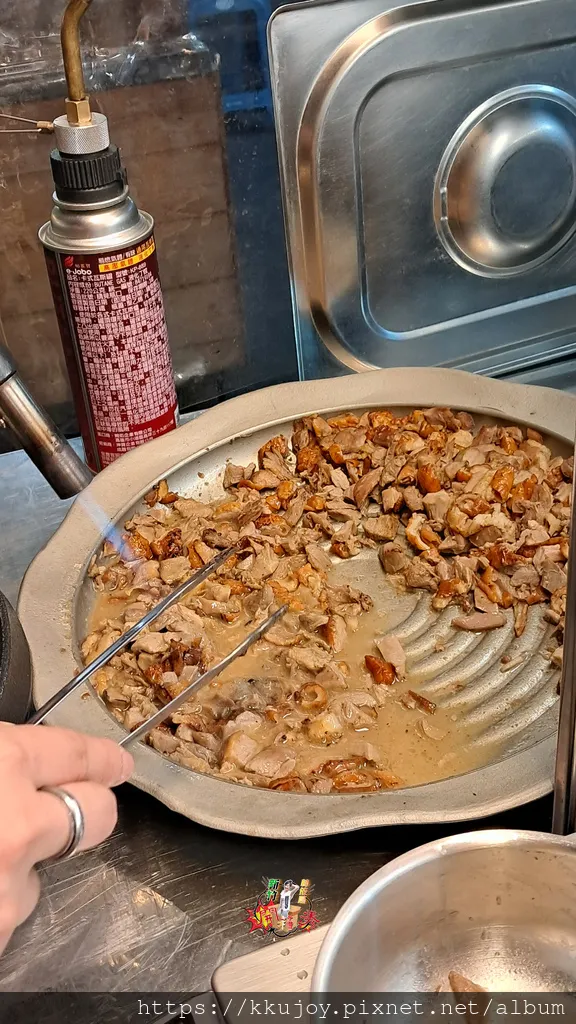 夜市美食|久成金炙燒烤鴨飯|烤鴨潛艇堡|優質米飯、兩種時令時