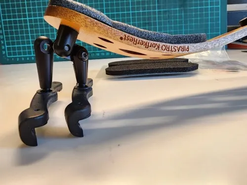 左正常腳、右安裝好的是短腳