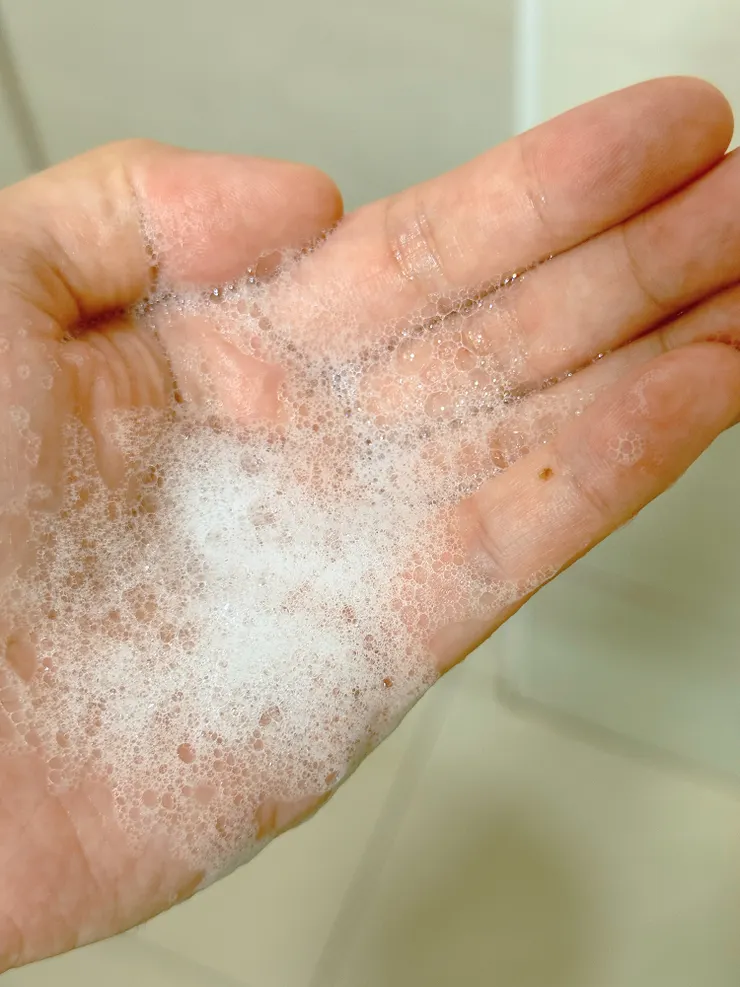 只用手就能搓出細細的泡沫