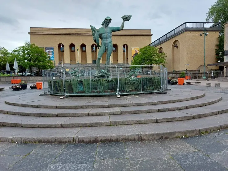 位於約特廣場上的海神像，守護著漁民及水手的祈禱