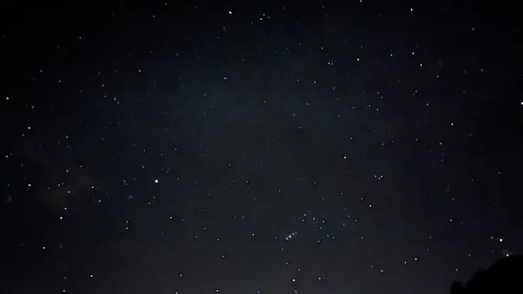 大部分的人都會在觀景台的長椅稍作休息，此處可看見大片的星空