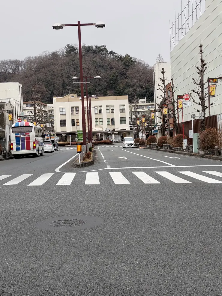 JR青梅車站前的大街