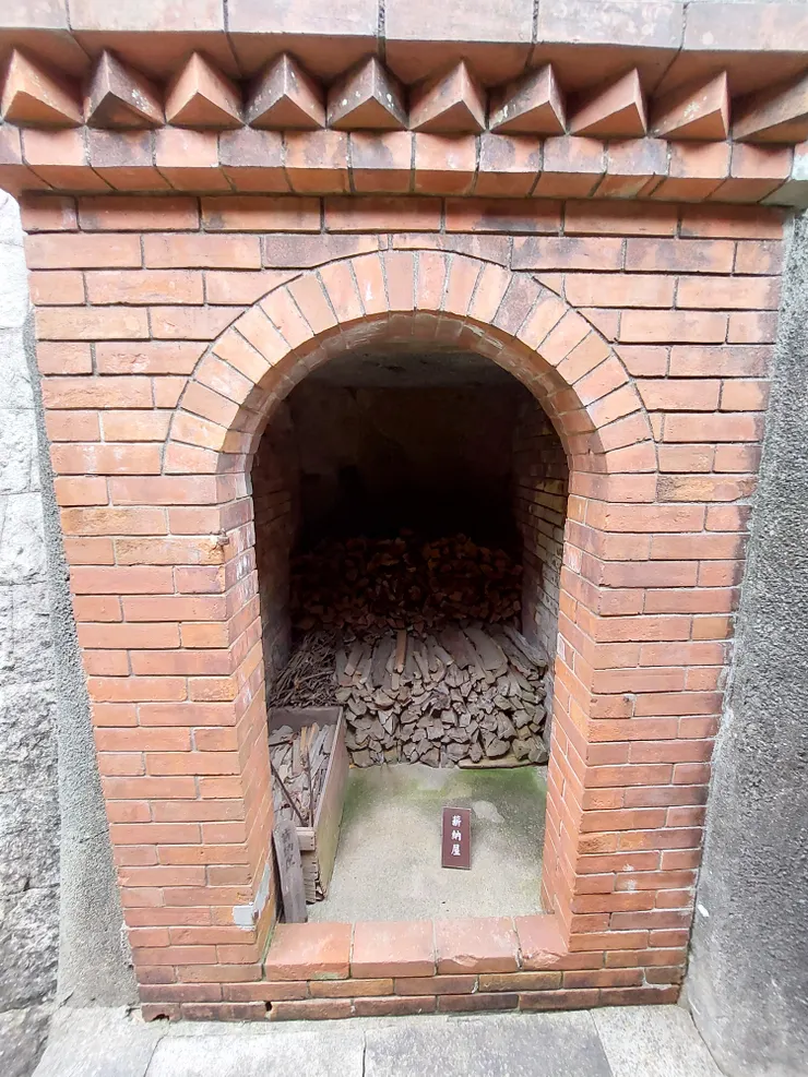 薪納屋-應該是燒柴的地方