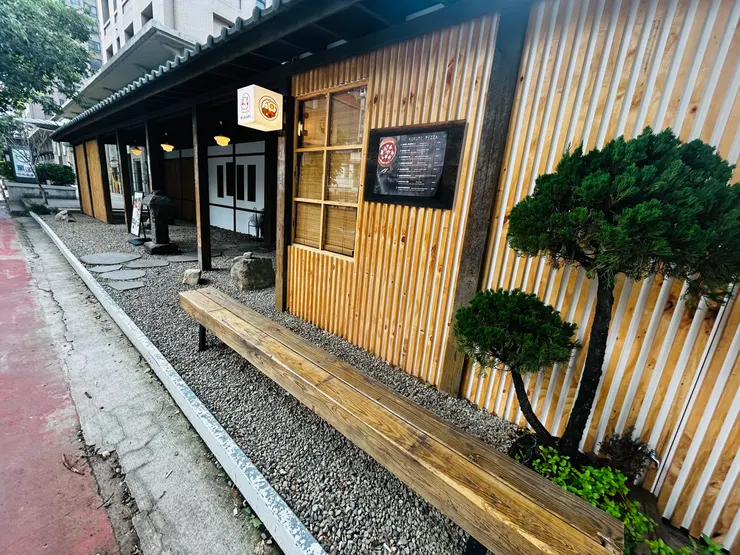 店家旁還有竹北小京都『Kurumi』哭哭咖啡熱門景點 練團加團聚下午茶一站拜訪景點