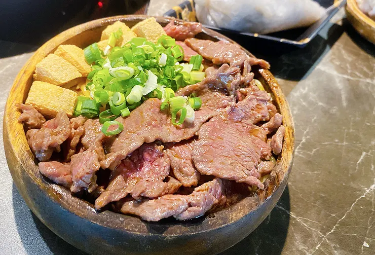 內湖火鍋推薦│柳記螺螄粉火鍋，訂位即送海鮮，當月壽星滿額霸氣贈送海鮮塔