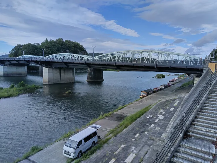 犬山橋下的遊覽船