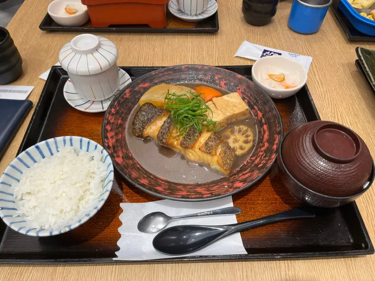 醬煮龍虎石斑定食。