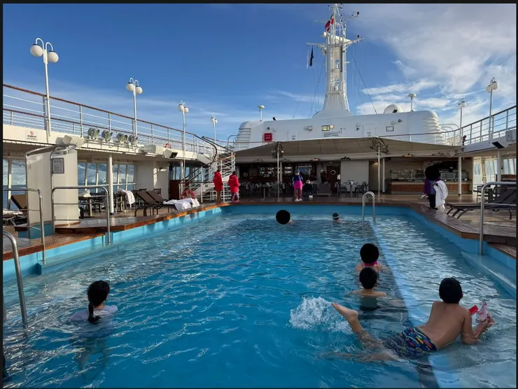 小朋友們最愛的溫水游泳池