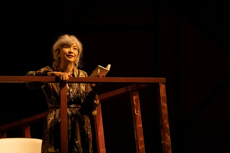 《從今以後》開鏡前,區嘉雯 在舞台劇《有人出租》中讀詩,獲觀眾稱讚:好想聽佢不停讀英文詩或故事!